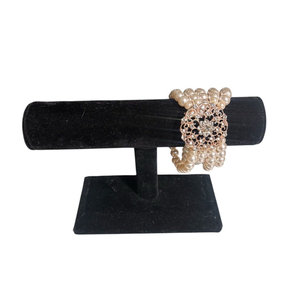 Pearl Bracelet with Gold Floral Accent